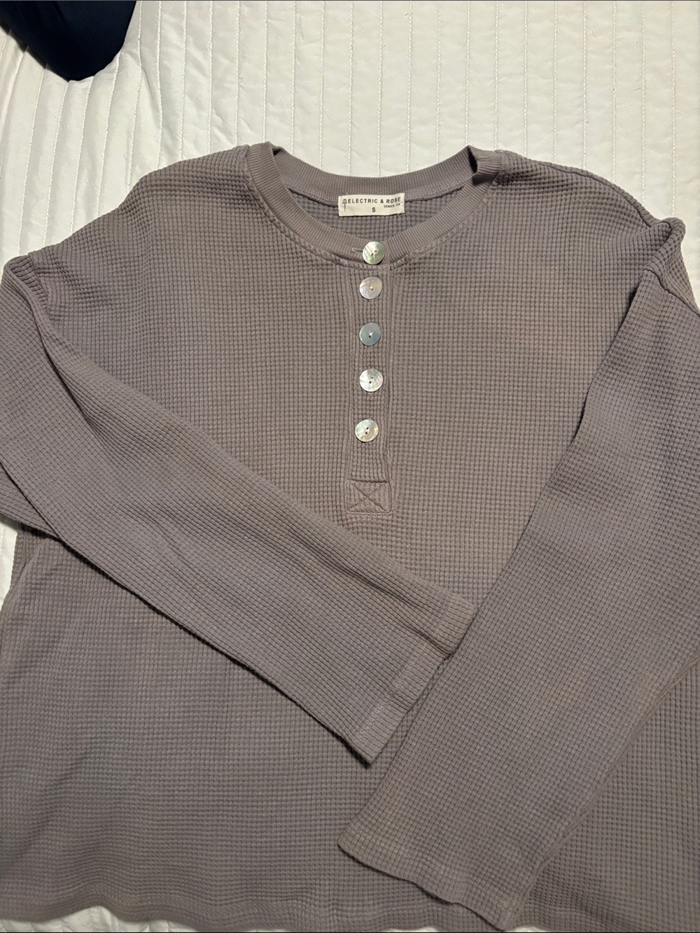 Electric & Rose women’s Long-Sleeve Waffle Henley —  Gray